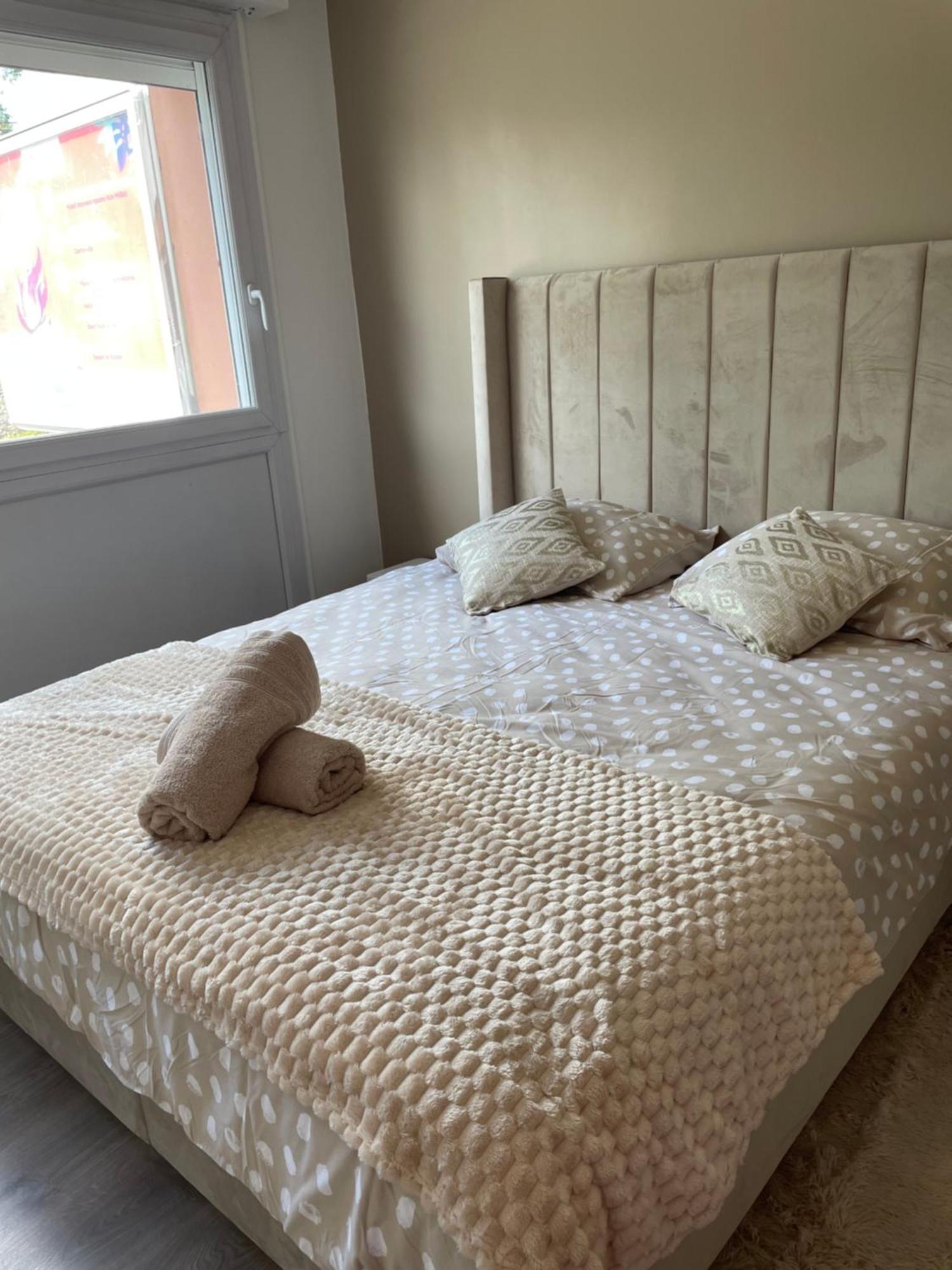 4 Personnes 1 Ch * Laval (Mayenne)
