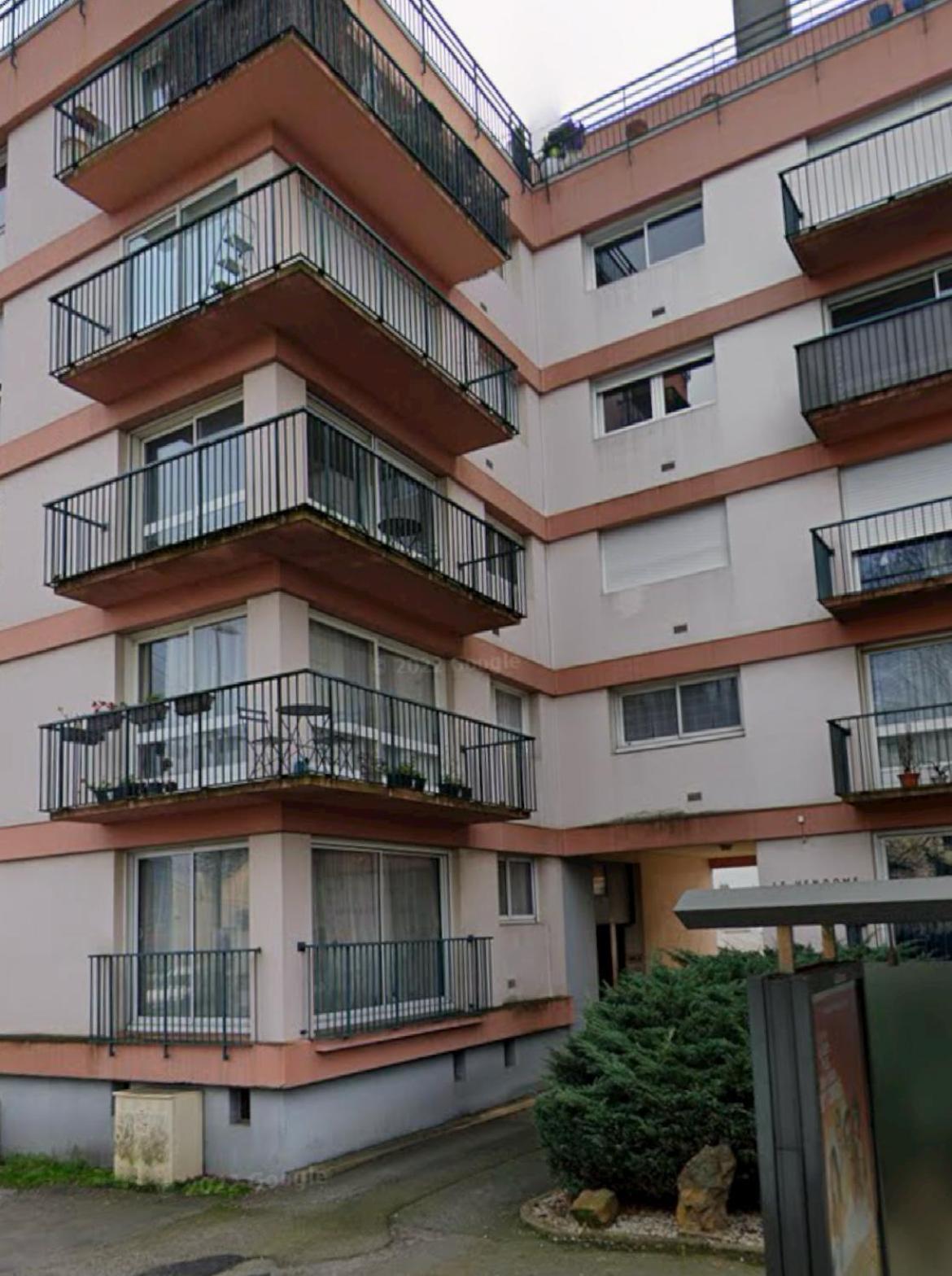 4 Personnes 1 Ch * Laval (Mayenne)